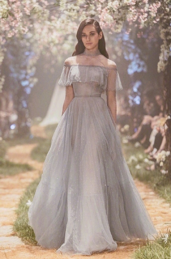 Paolo Sebastian 2018童话森林里走来的仙女图片