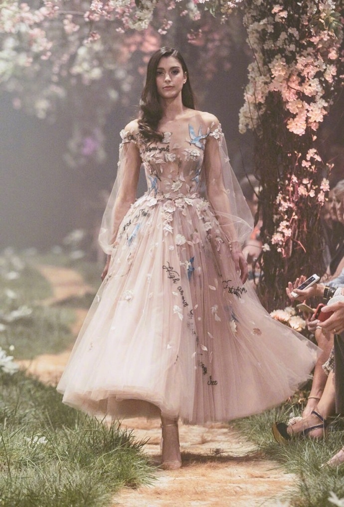 Paolo Sebastian 2018童话森林里走来的仙女图片