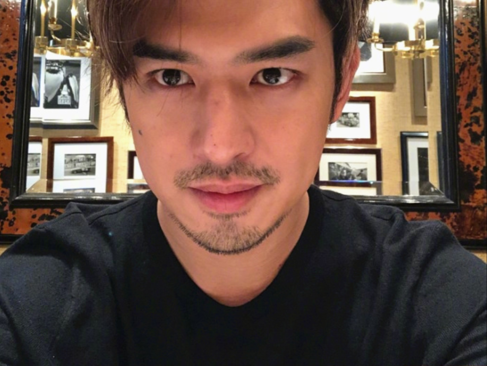 台湾偶像剧男神陈柏霖男生的自拍范本