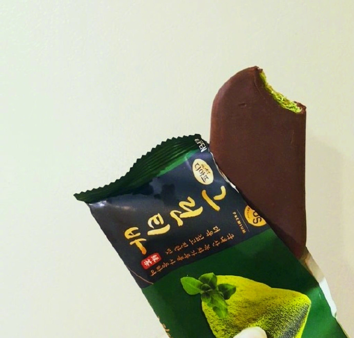 抹茶脆皮雪糕图片