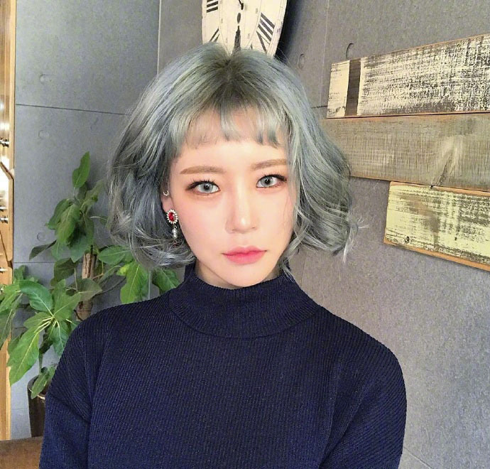短发美女自拍_可盐可甜的浅色系短发发型参考