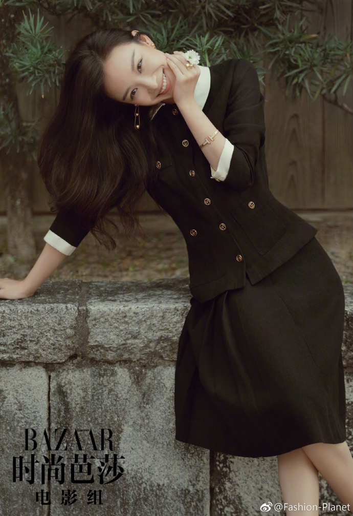 南京美女明星倪妮登上中国版《时尚芭莎》杂志