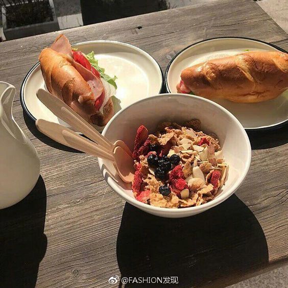 营养均衡的健康养生燕麦片早餐图片