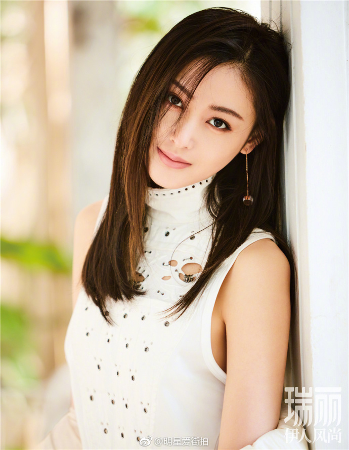 大眼美女明星张天爱登上《瑞丽伊人风尚》5月刊