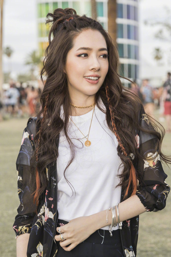 台湾美女明星郭碧婷现身Coachella科切拉音乐节的