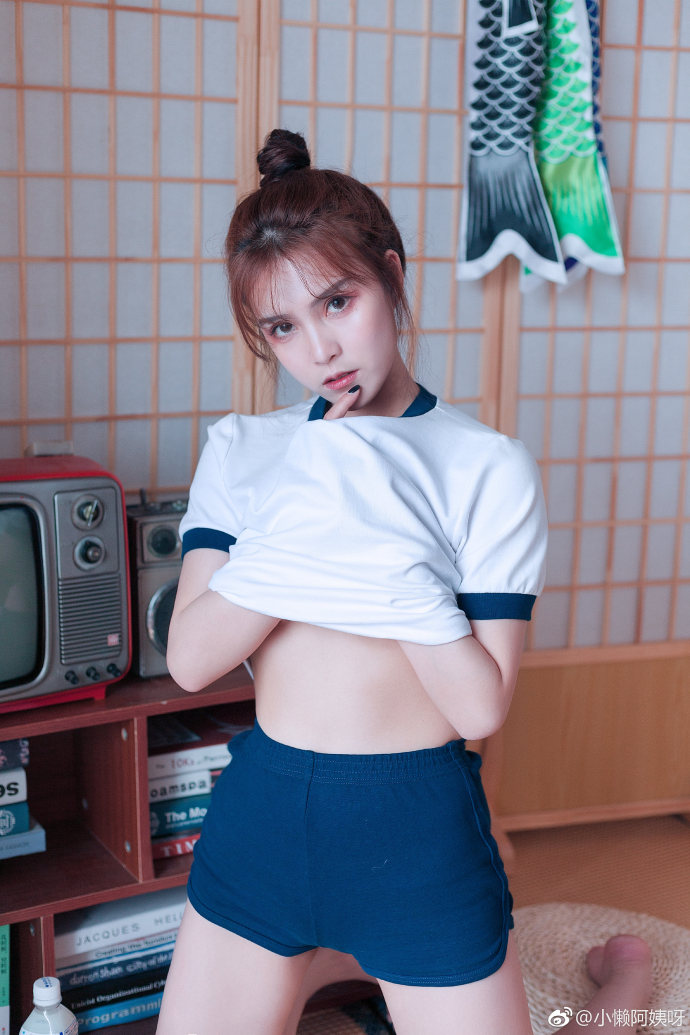 清纯美女模特苗子初夏私房图片