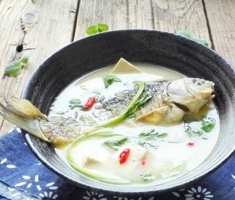 营养滋补家常版的奶白鲫鱼汤的做法图解