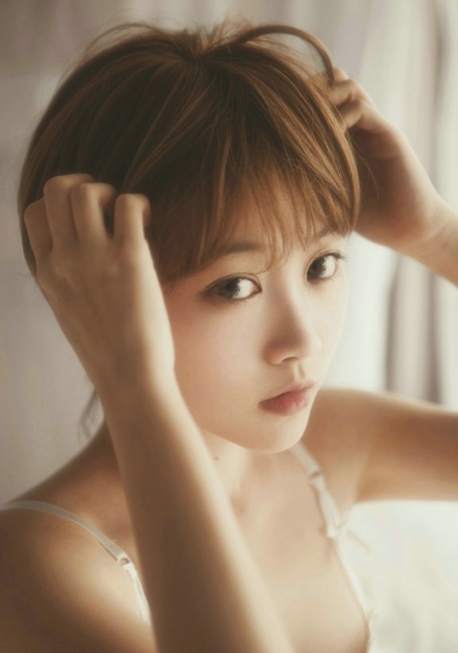 短发清纯美女唯美意境写真