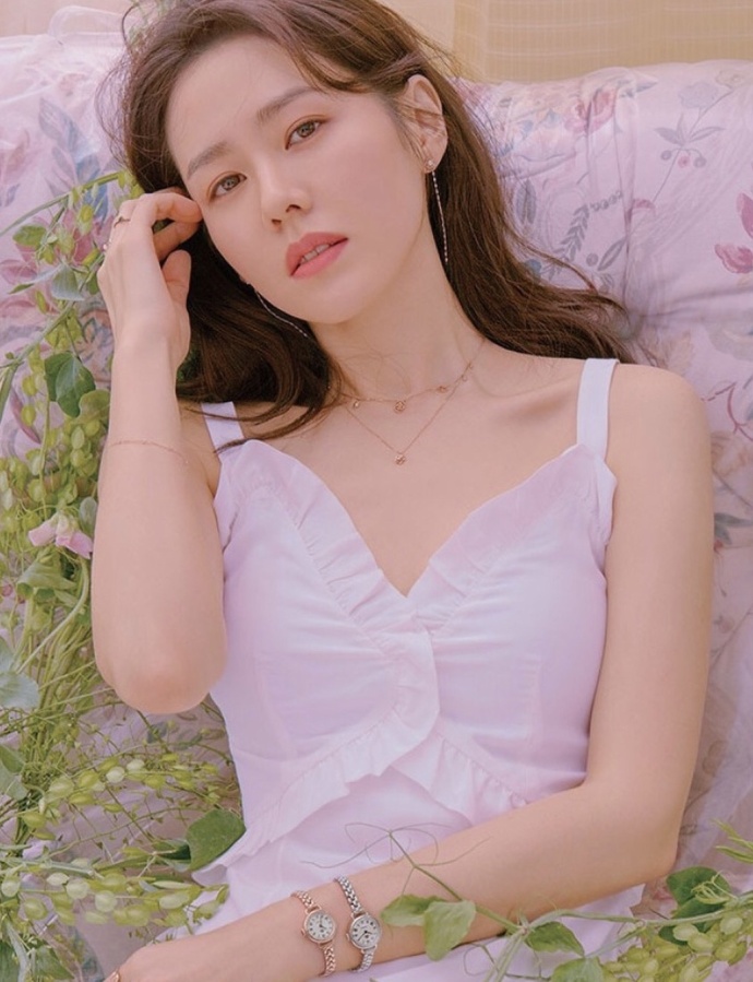 韩国美女明星孙艺珍温婉柔美写真