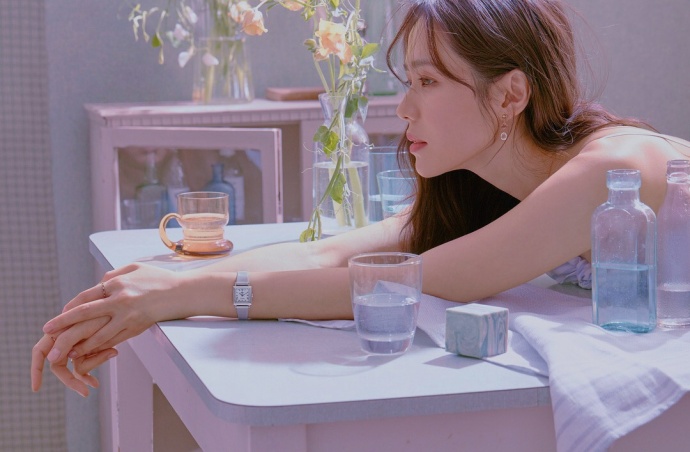 韩国美女明星孙艺珍温婉柔美写真