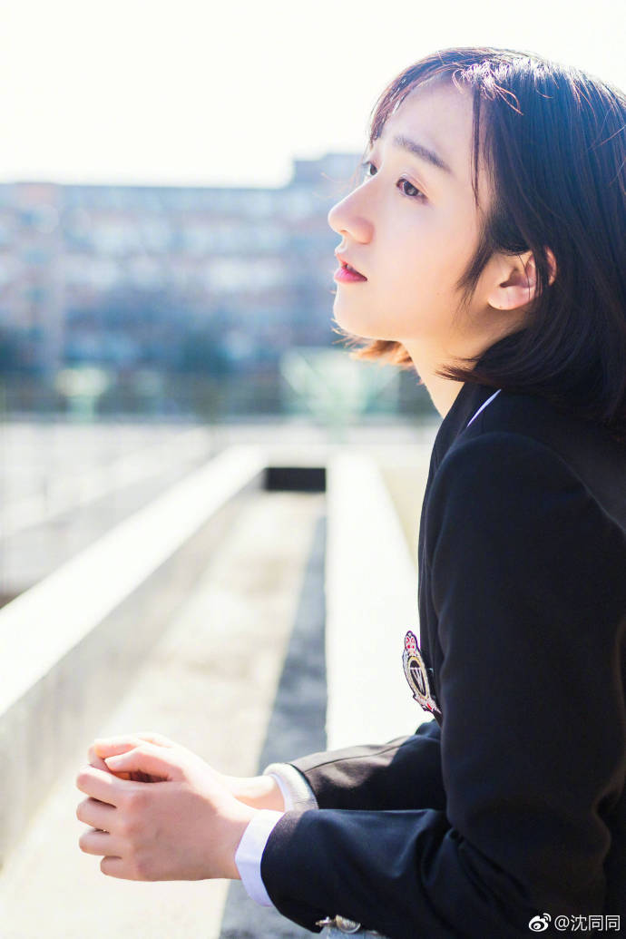 短发清纯美女白羊菌子校服小清新图片