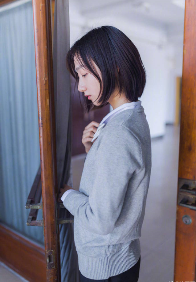 短发清纯美女白羊菌子校服小清新图片