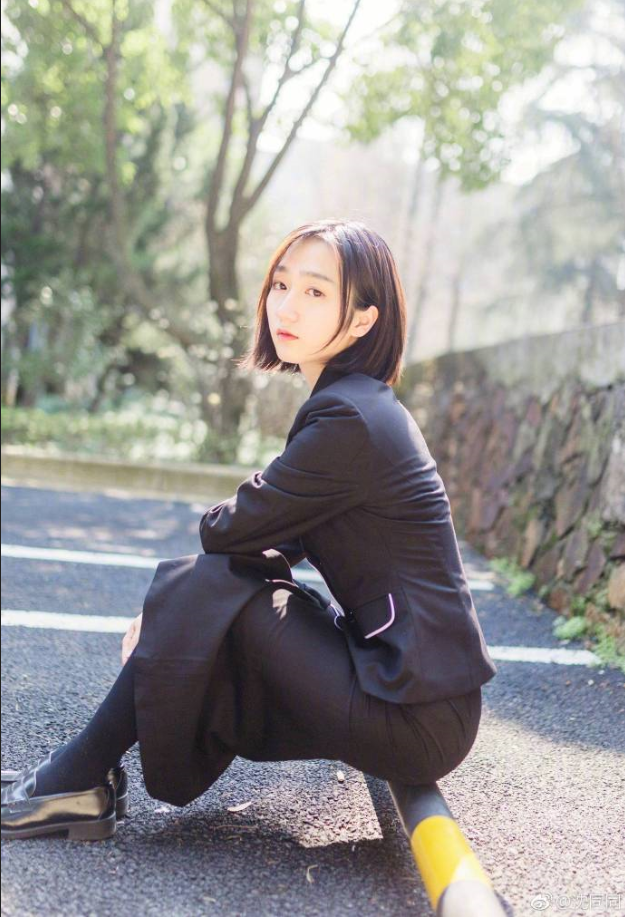 短发清纯美女白羊菌子校服小清新图片