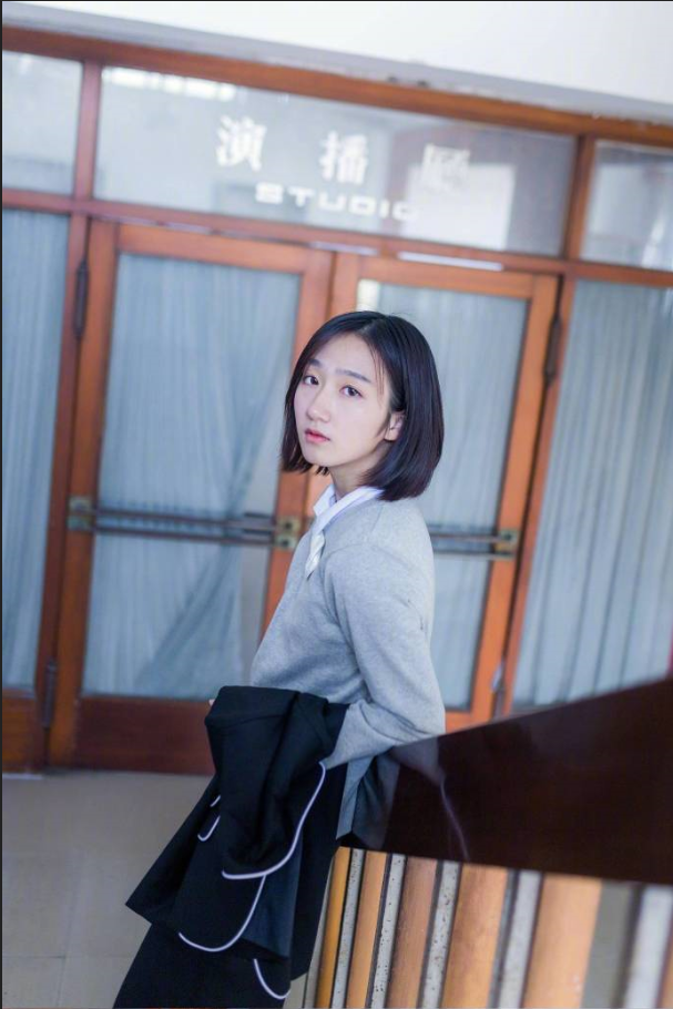 短发清纯美女白羊菌子校服小清新图片