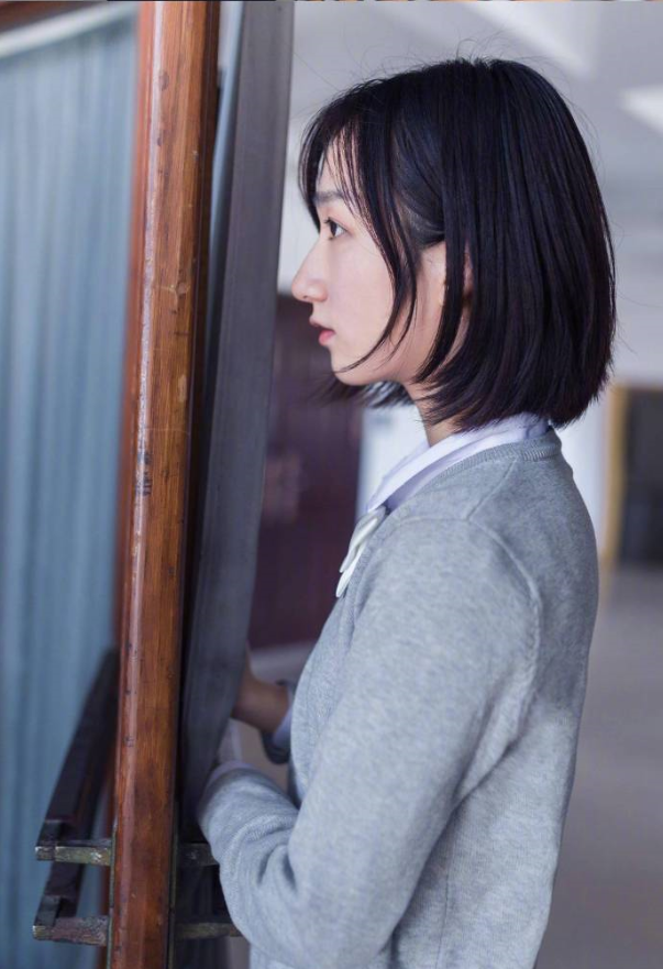 短发清纯美女白羊菌子校服小清新图片