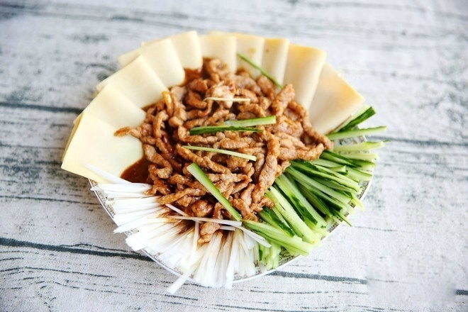 让你胃口大开色泽红润酱香味浓郁京酱肉丝的做