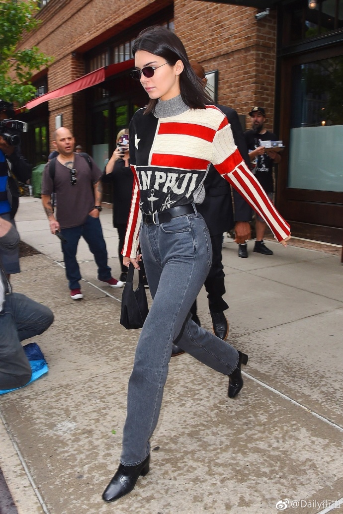 欧美美女明星肯豆Kendall Jenner在纽约出街时尚街拍