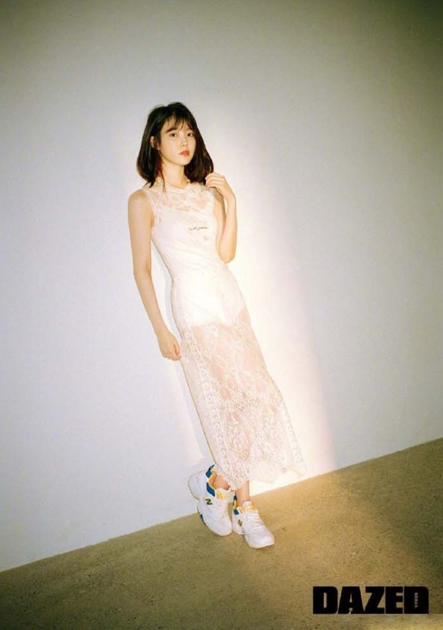 韩国肤白貌美的小仙女李智恩IU十周年DAZED画报图
