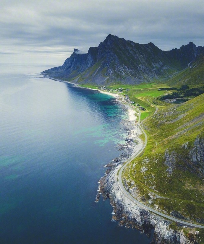 穿过挪威的森林去看世界尽头的绝美峡湾风景图