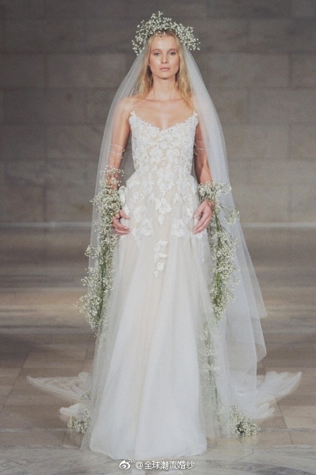 Reem Acra2018秋冬婚纱秀场满天星系列梦幻又唯美图