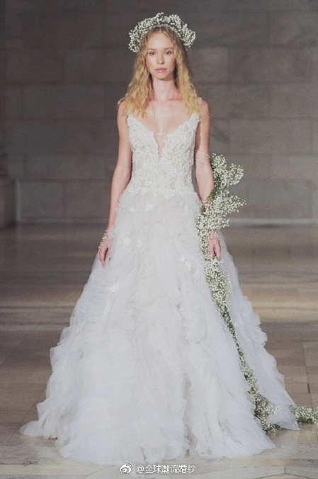 Reem Acra2018秋冬婚纱秀场满天星系列梦幻又唯美图
