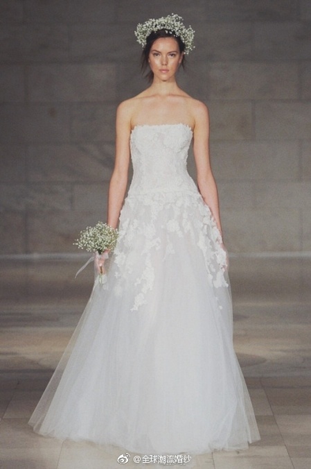 Reem Acra2018秋冬婚纱秀场满天星系列梦幻又唯美图
