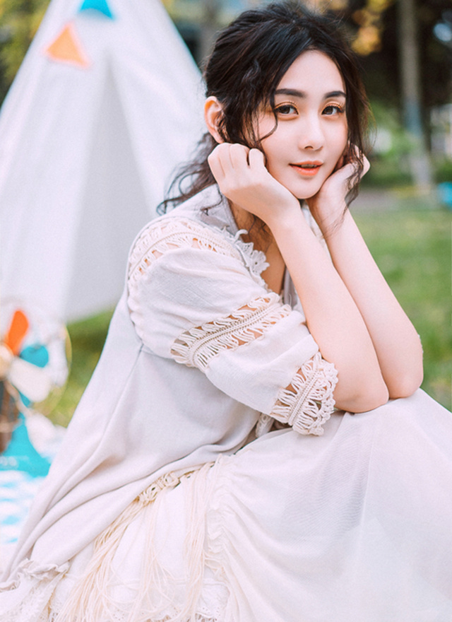 清纯美女户外文艺写真