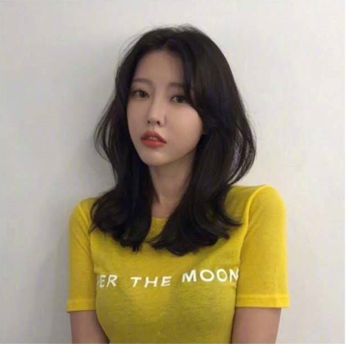 可爱又精致的居家女孩中长发发型参考
