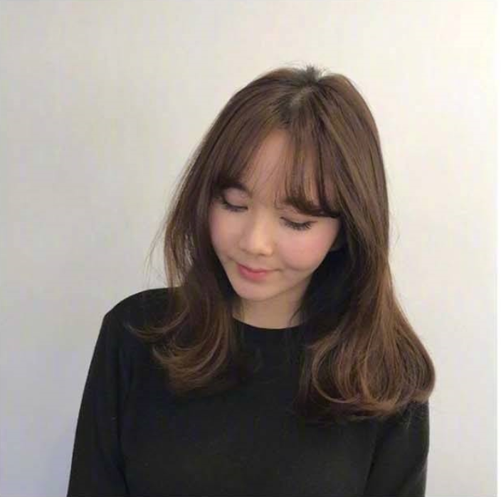 可爱又精致的居家女孩中长发发型参考