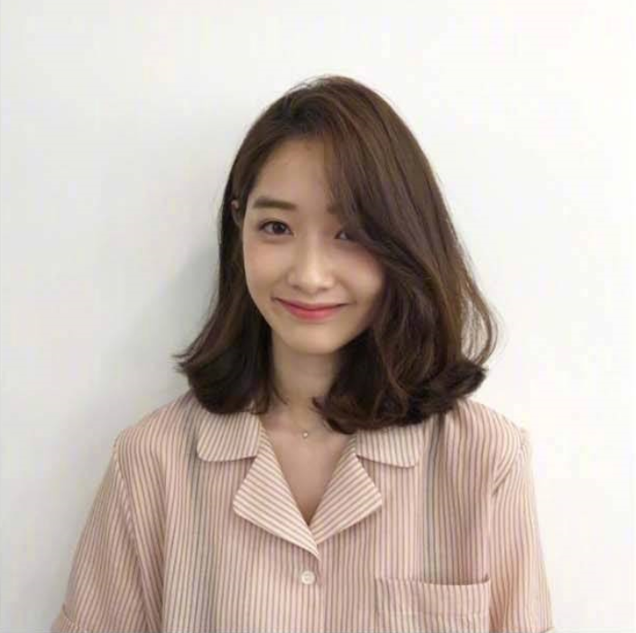 可爱又精致的居家女孩中长发发型参考