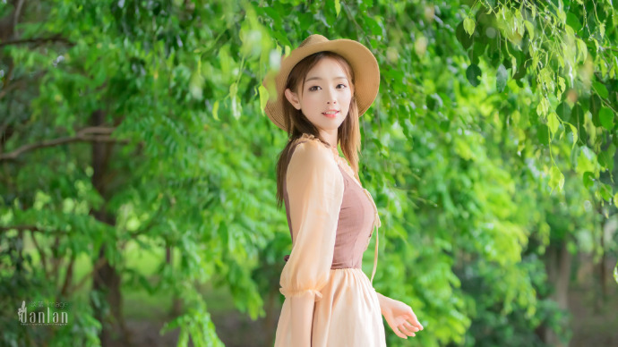 清纯美女丹婷户外清纯写真