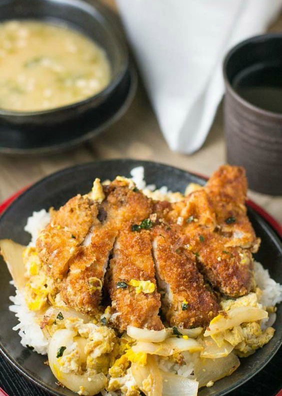 日式炸猪排饭图片