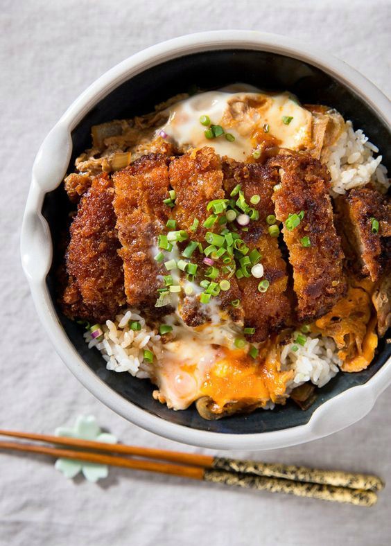 日式炸猪排饭图片