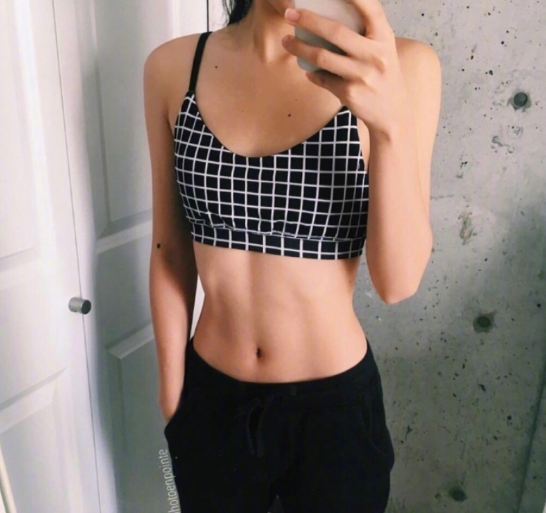 马甲线美女性感自拍照