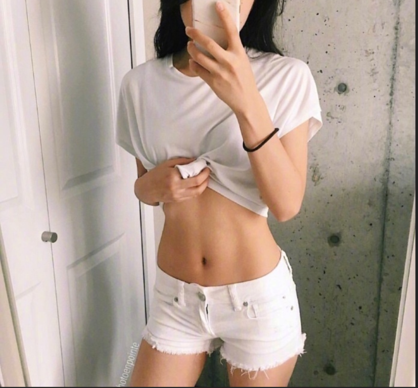 马甲线美女性感自拍照