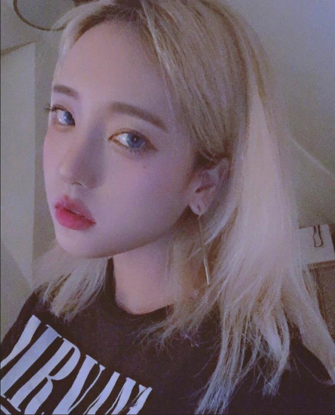 超拽女生头像_喜欢这样的酷女孩自拍照