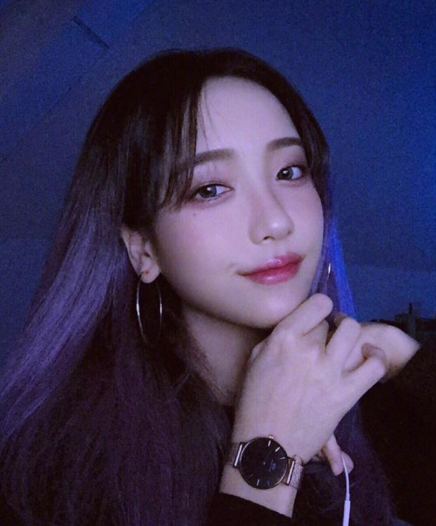 超拽女生头像_喜欢这样的酷女孩自拍照