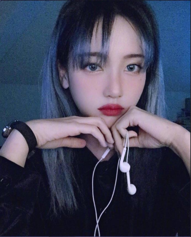 超拽女生头像_喜欢这样的酷女孩自拍照