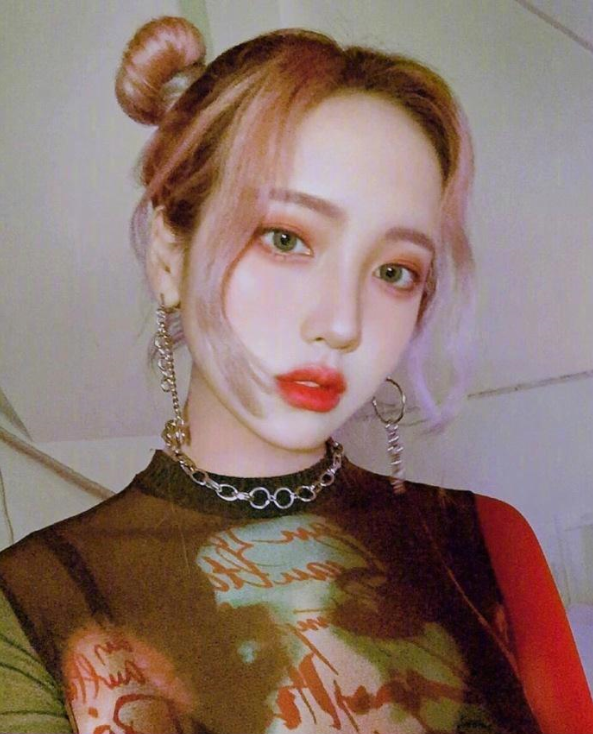 超拽女生头像_喜欢这样的酷女孩自拍照