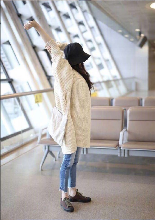 大眼美女明星倪妮机场街拍合集真是个大方舒适