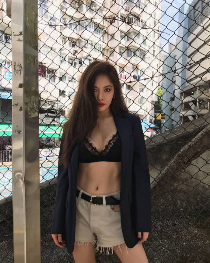 韩国美女明星金泫雅性感小野马图片
