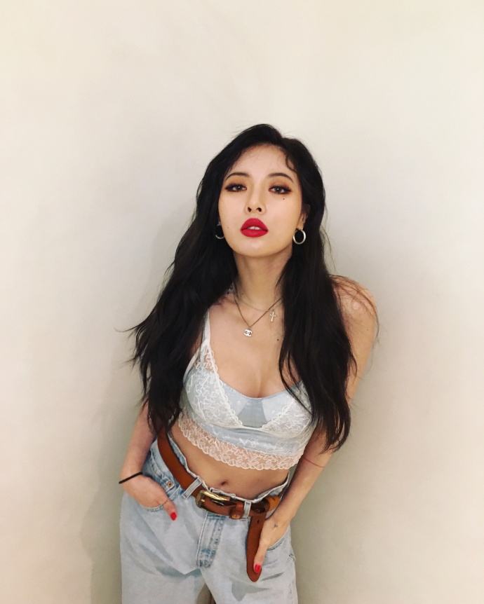 韩国美女明星金泫雅性感小野马图片