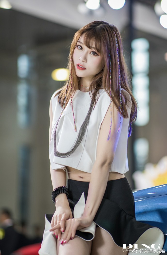 性感车模嘉雯jven小清新女神范图片
