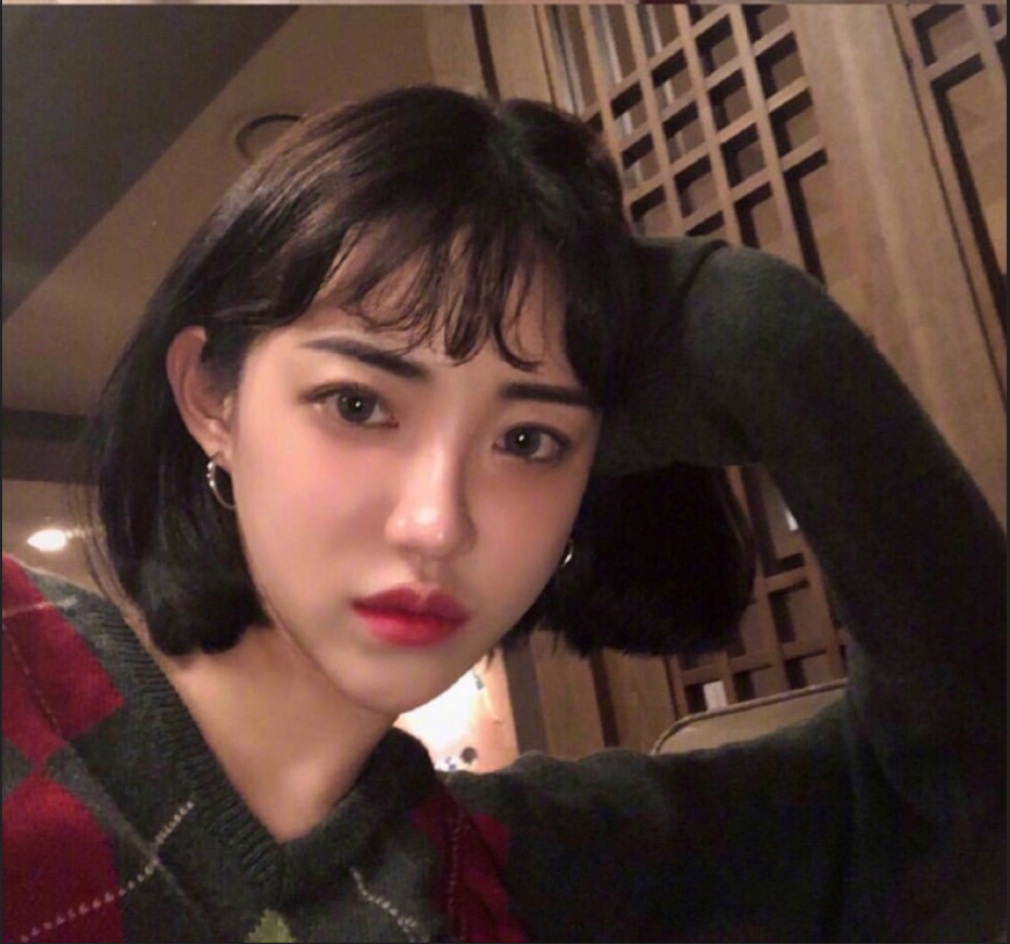 完美驾驭的了二次元刘海的美少女自拍照
