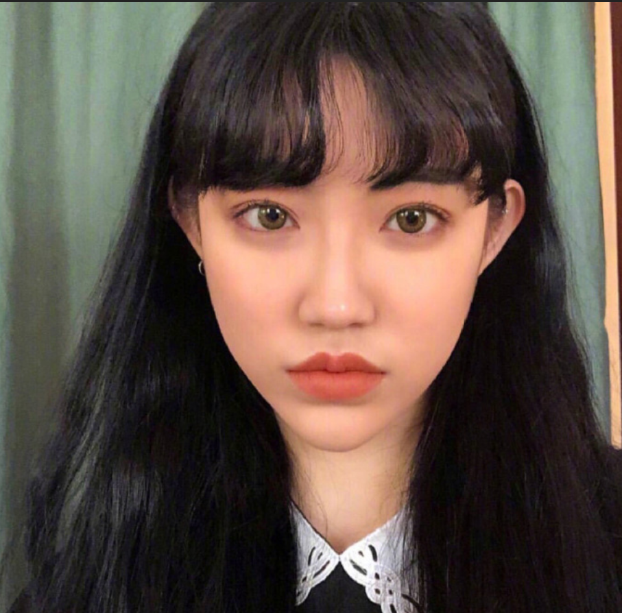 完美驾驭的了二次元刘海的美少女自拍照