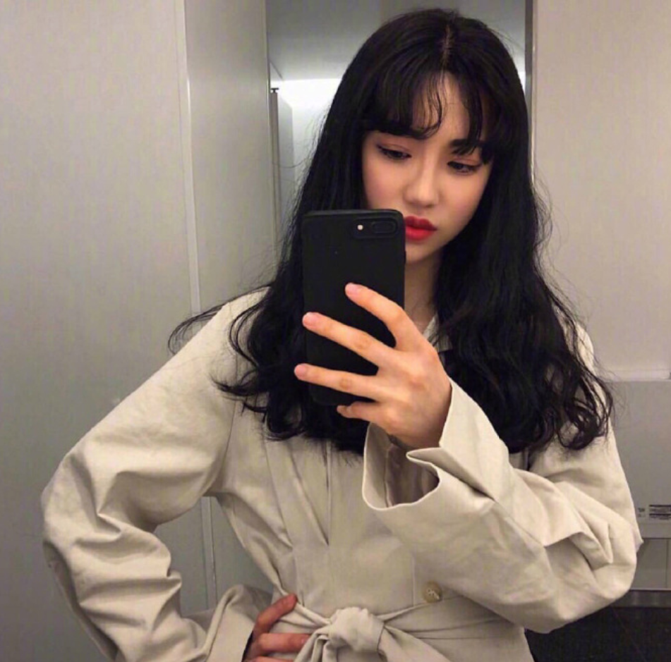 完美驾驭的了二次元刘海的美少女自拍照