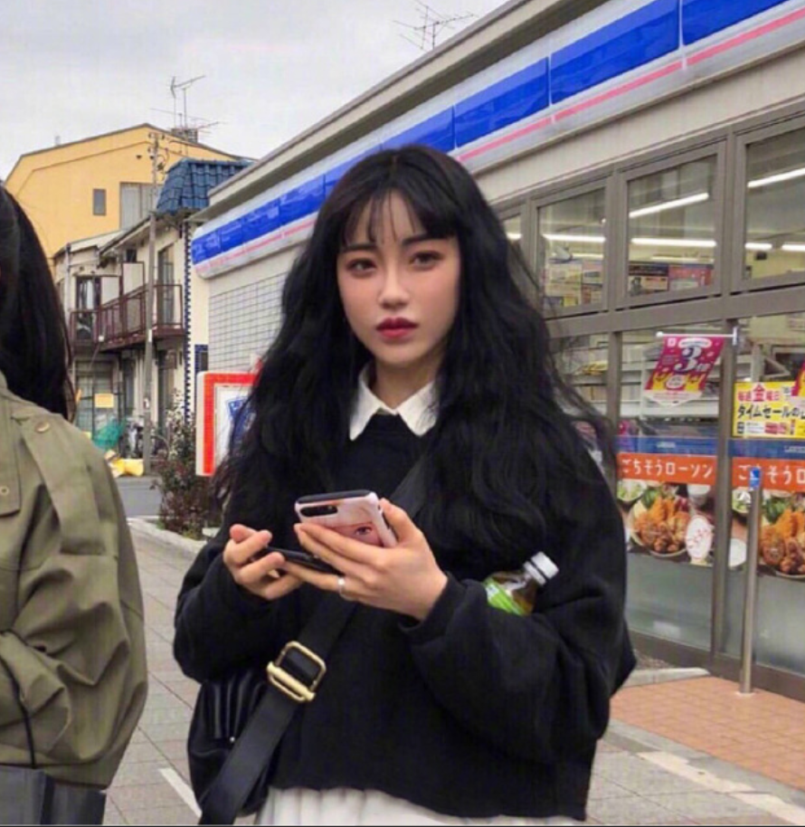 完美驾驭的了二次元刘海的美少女自拍照