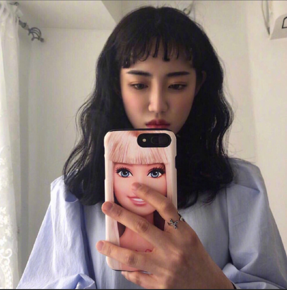 完美驾驭的了二次元刘海的美少女自拍照