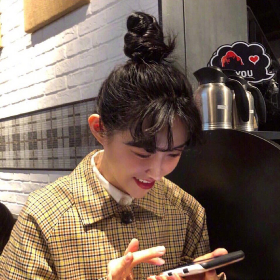 完美驾驭的了二次元刘海的美少女自拍照
