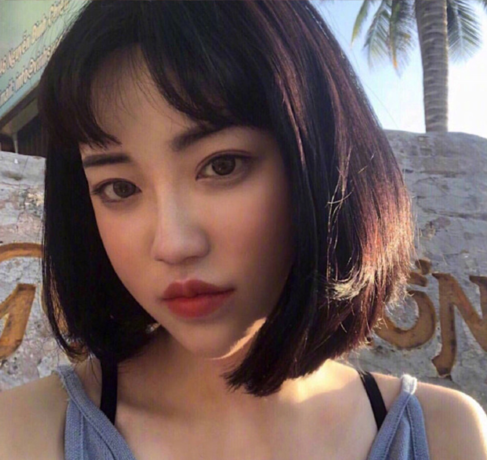 完美驾驭的了二次元刘海的美少女自拍照